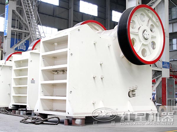 粉碎花崗巖選用750顎破機，效果不錯，性價比更高