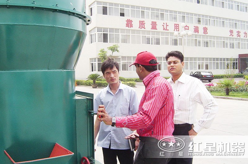 每天10噸的打石粉機器哪兒有？環(huán)保嗎？